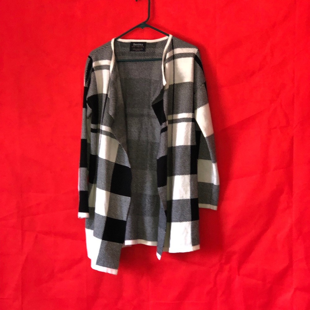 Black/white knit cardigan